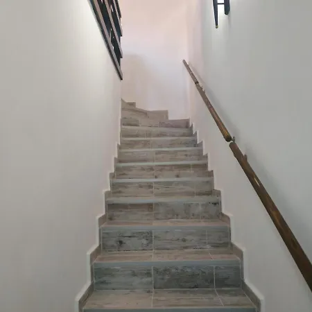 къщата с разкопките - The House With The Excavations