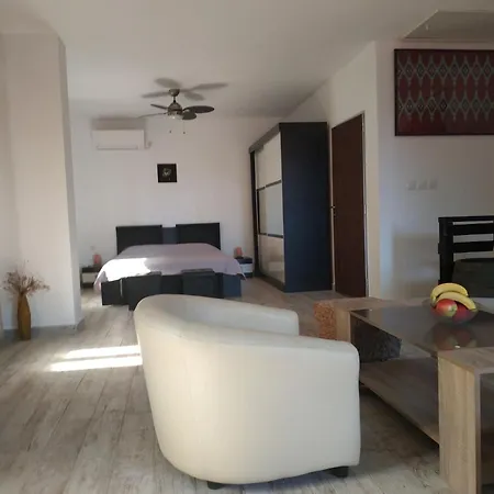 къщата с разкопките - The House With The Excavations *