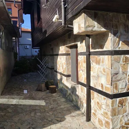къщата с разкопките - The House With The Excavations Prázdninový dům *